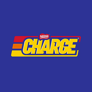 Logo do chocolate Charge aplicado em fundo azul marinho